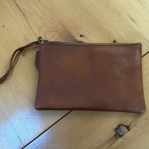 Madewell clutch. Leather, English Saddle color